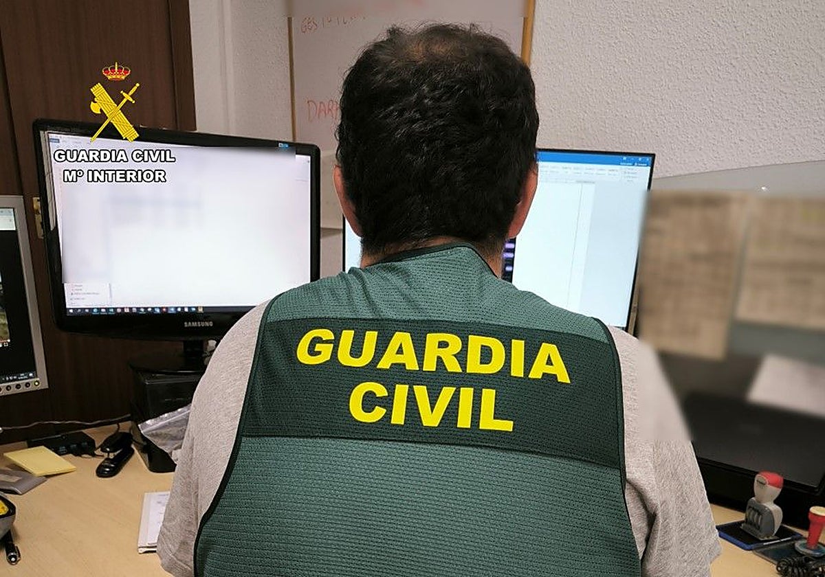 Imagen de recurso de un investigador de la Guardia Civil