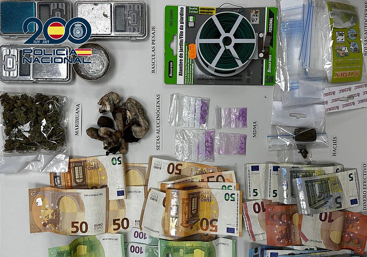 Imagen de la droga y el dinero incautado