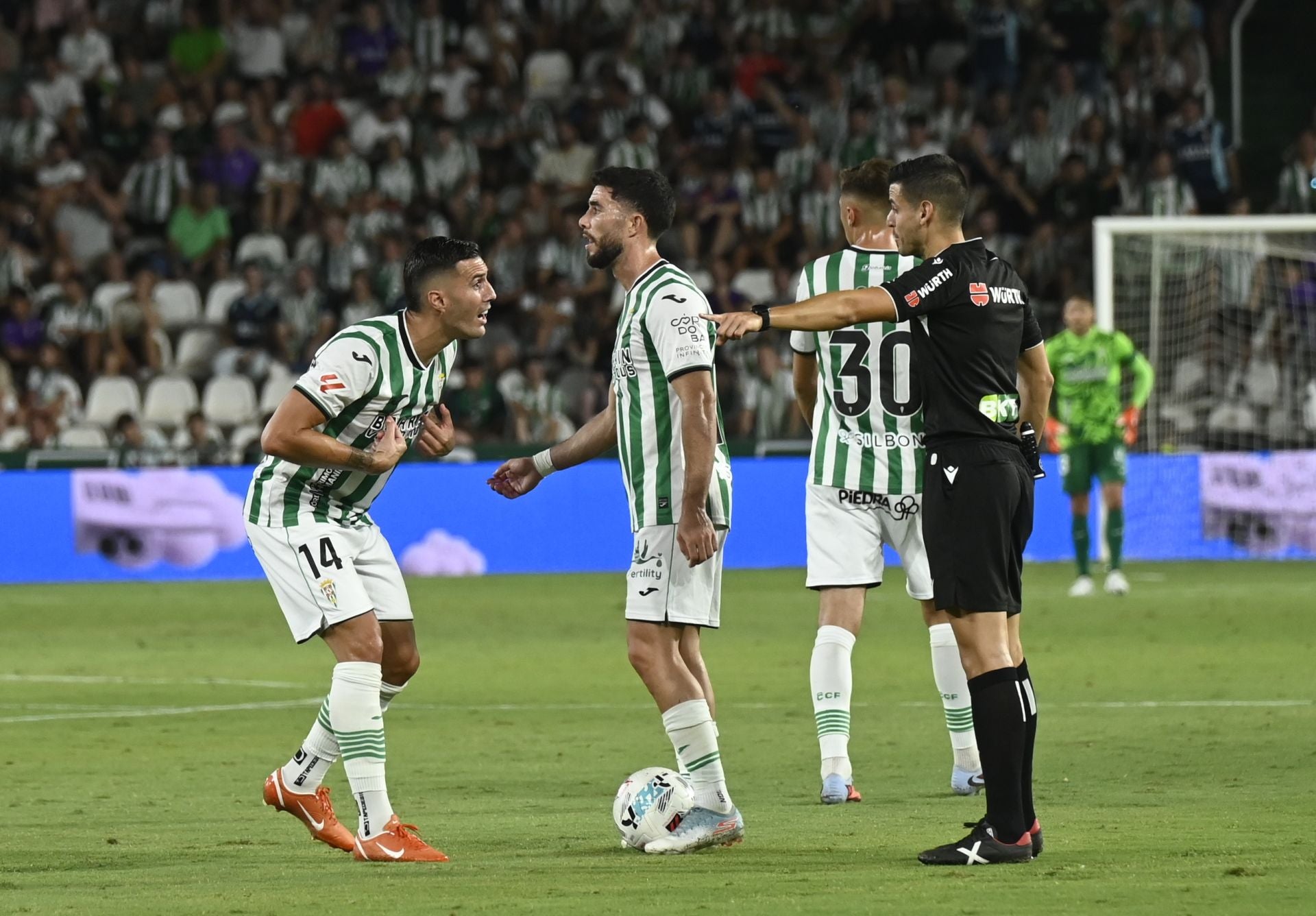 La dolorosa derrota del Córdoba ante Las Palmas, en imágenes