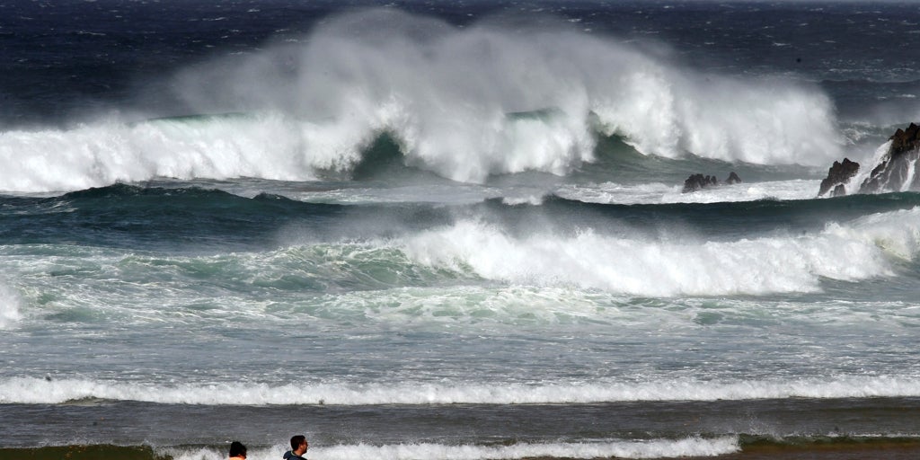 Fallece una mujer que fue rescatada inconsciente del agua en Cee (La Coruña)