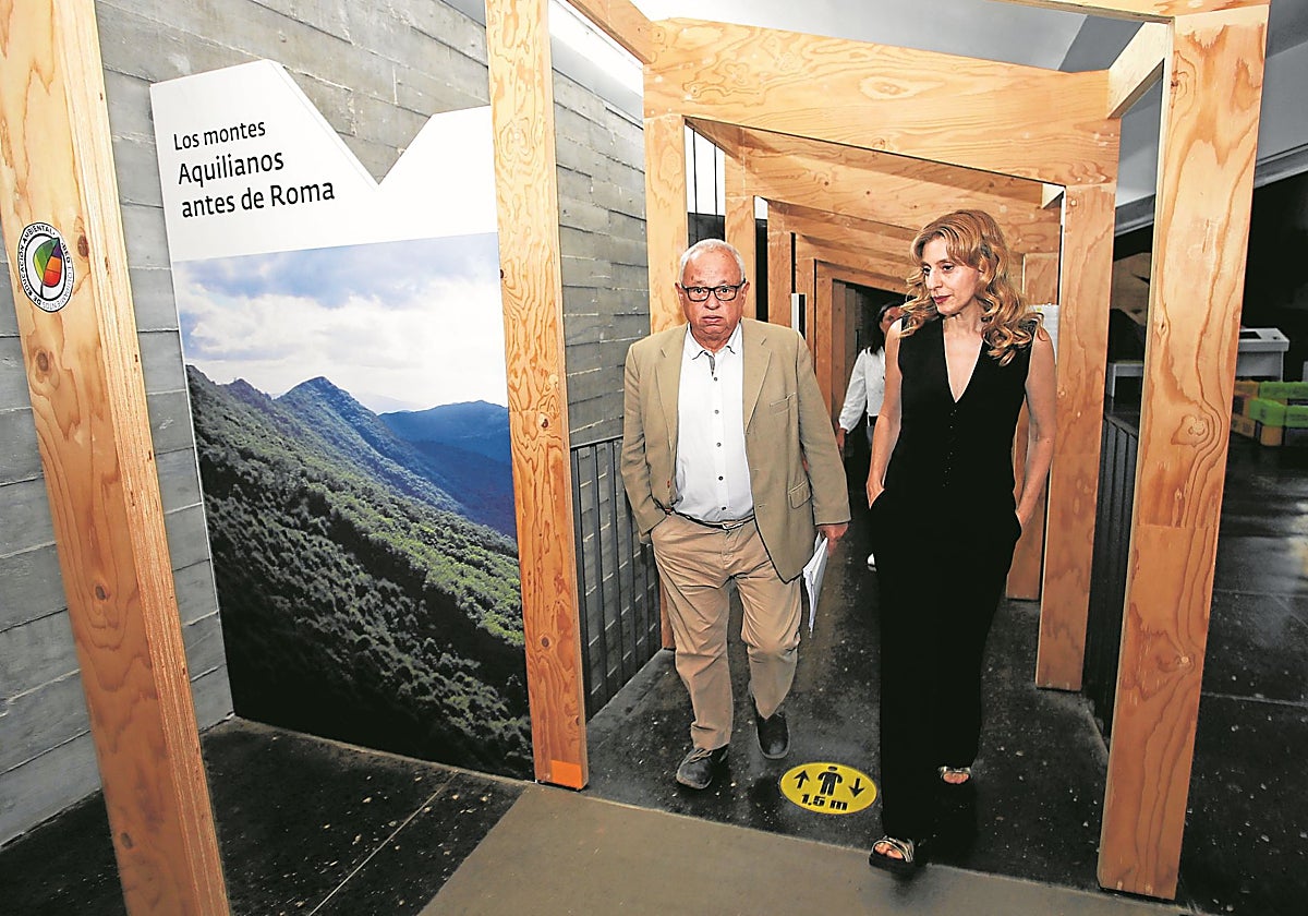 Gonzalo Santonja y Mar Sancho asisten a la reunión del patronato de la Fundación Las Médulas, en Carucedo (León)