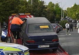 Así acabará el Ayuntamiento con el problema de tener tantos coches abandonados en la calle que ocuparían tres campos de fútbol