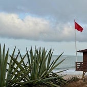 Bandera roja en las playas de Cádiz.