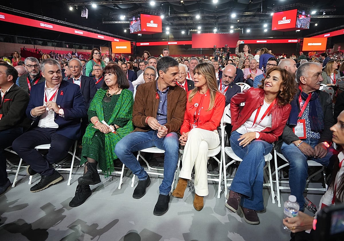 Begoña Gómez, junto a Pedro Sánchez en la Clausura del Congreso Federal del PSOE el año pasado