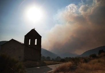 El frío y la humedad de la noche mejora los incendios en León y quitar las restricciones a diez localidades