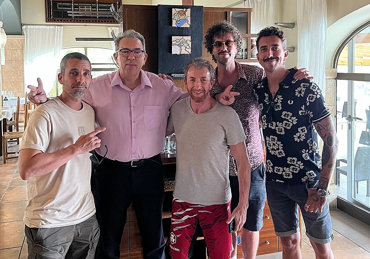 Imagen de Damián Molla, Pablo Motos, Juan Ibáñez y Marron en un restaurante de Jávea