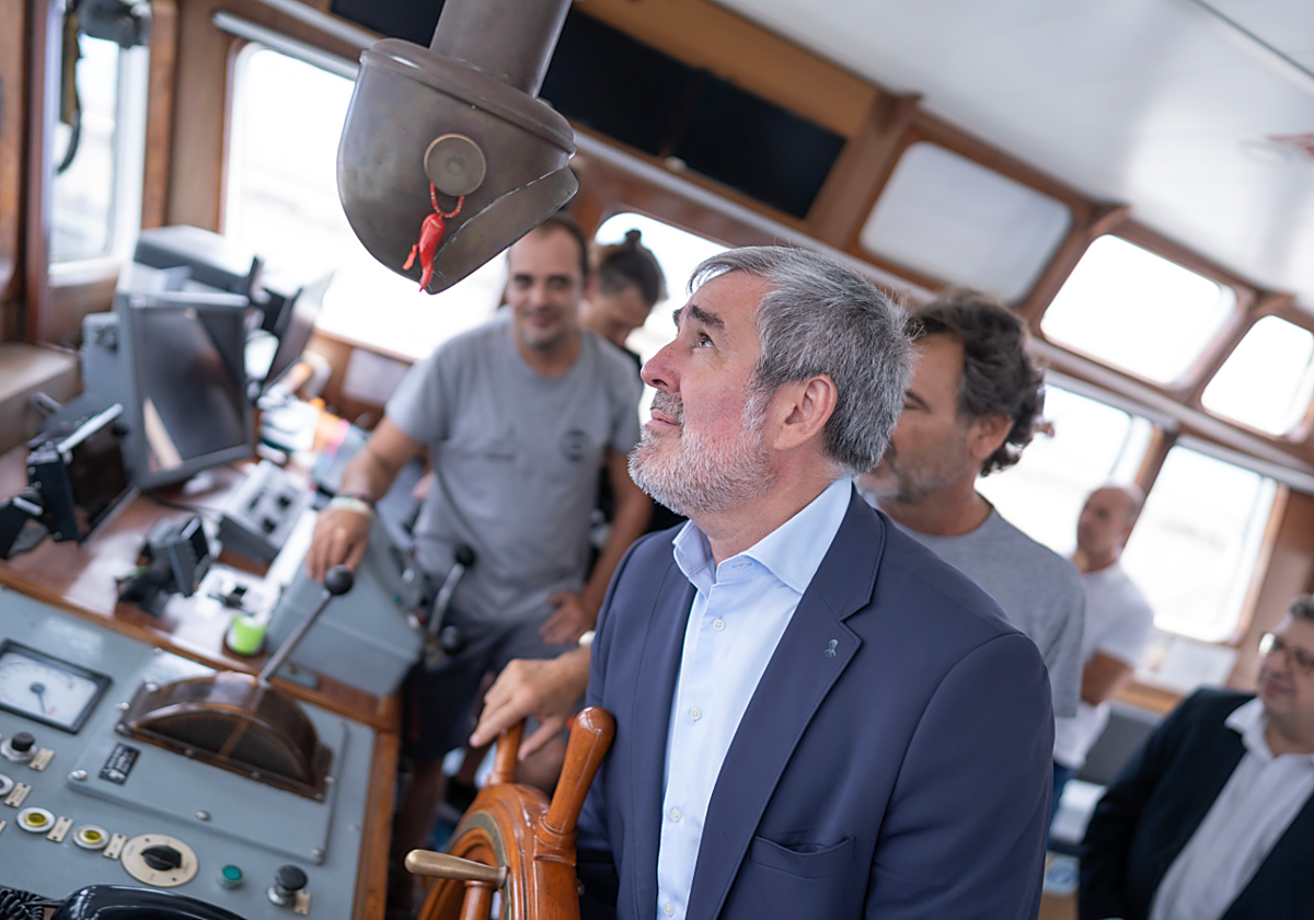 Fernando Clavijo visitó hoy el buque de la ONG Open Arms, que por primera vez en su historia navega en el Atlántico