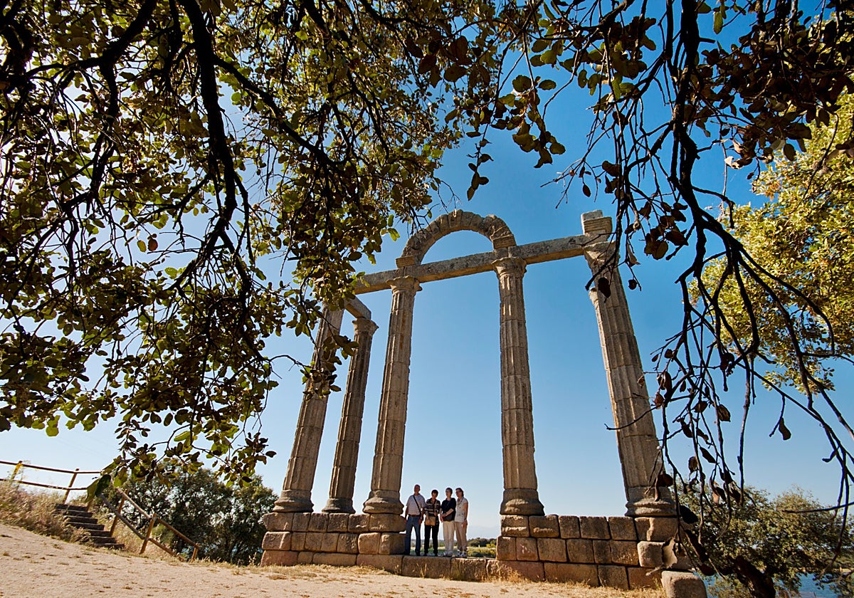El templo romano de 'Los Mármoles', el edificio que se salvó de la inundación en Talavera la Vieja, fue desmontado y reubicado en otro municipio de Cáceres, Bohonal de Ibor