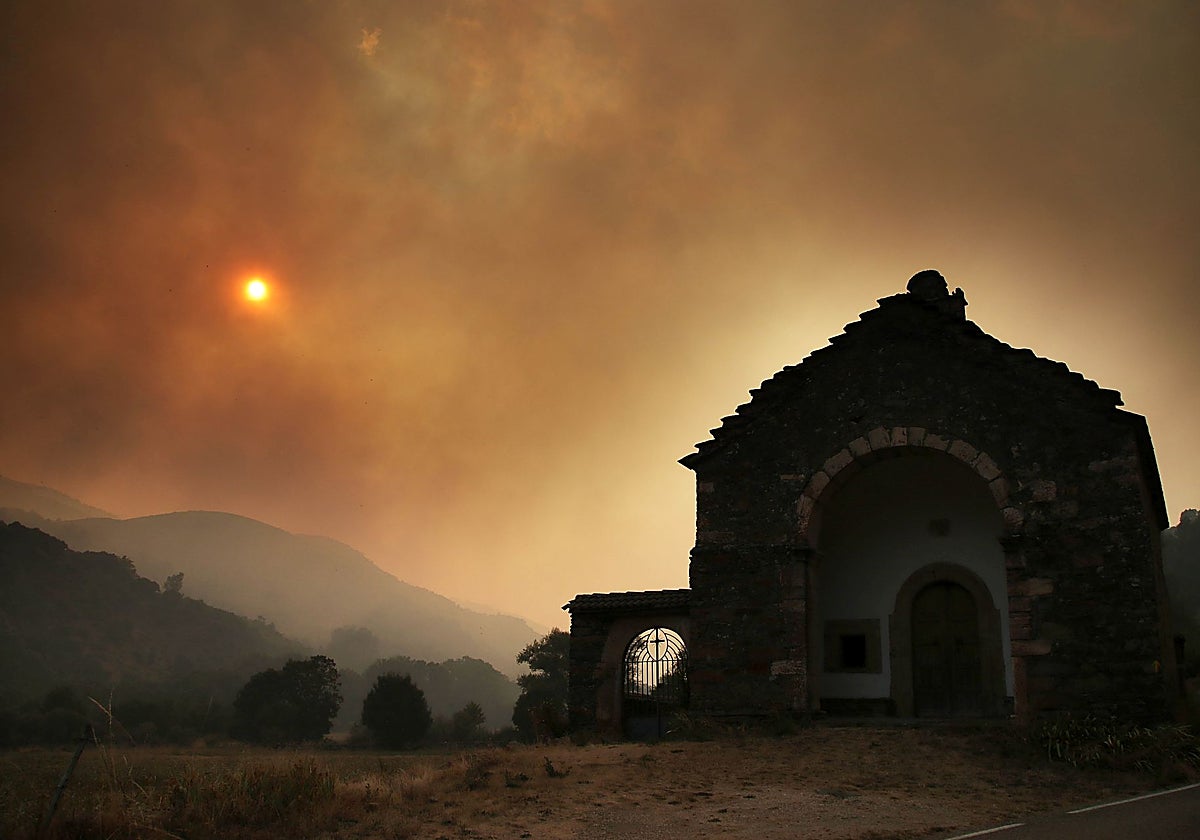 Humo del incendio de Fasgar (León)