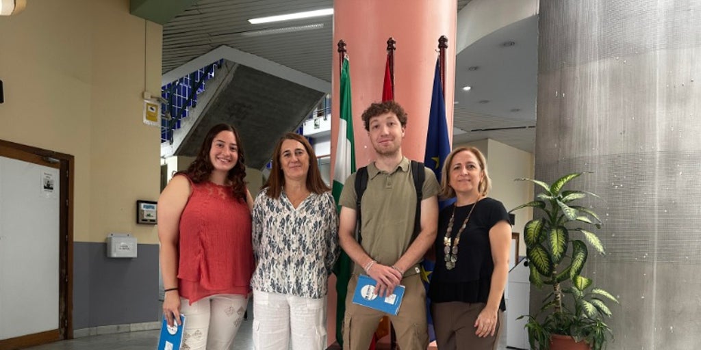 «TENEMOS ALUMNOS SIN OTRA VENTANA AL MUNDO QUE EL PERSONAL BILINGÜE»