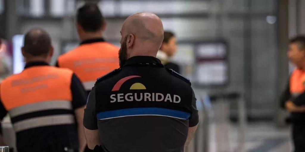 Los vigilantes de Barajas, encargados del desalojo de los indigentes, inician este viernes una huelga indefinida