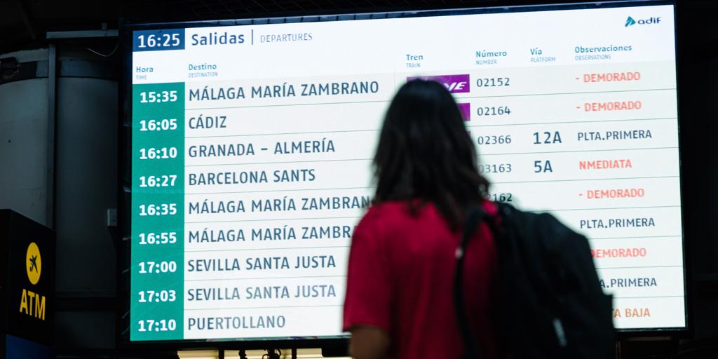 El caos del AVE y la Media Distancia amarga la vuelta de vacaciones a cientos de viajeros