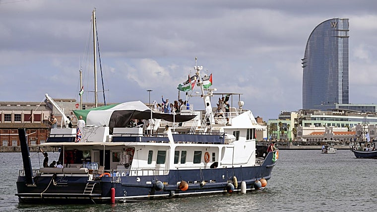 Una de las embarcaciones, partiendo desde Barcelona