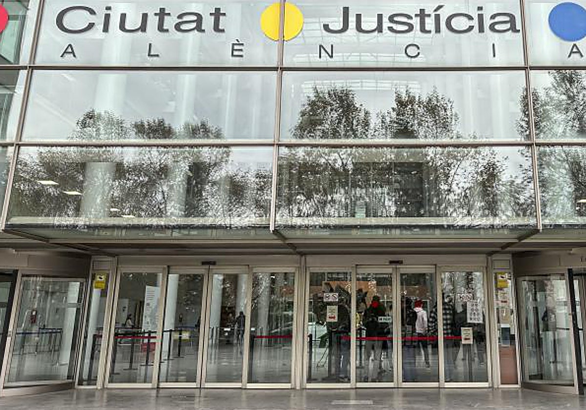 Acceso a la Ciudad de la Justicia de Valencia, sede del juicio