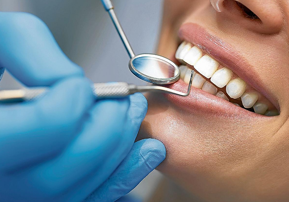 Dentistas españoles en alerta por el auge del turismo dental en Marruecos