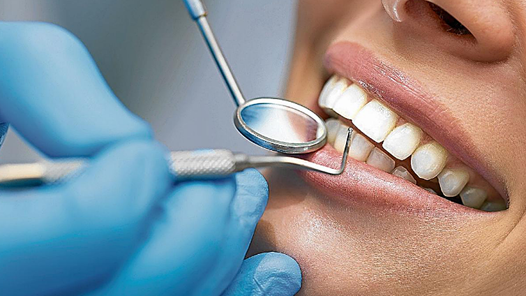 Dentistas españoles en alerta por el auge del turismo dental en Marruecos: «Es una mezcla explosiva»