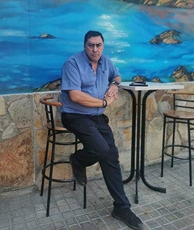 Imagen secundaria 2 - Sobre estas líneas, panorámica de Puebla de Sanabria; zona afectada en el término municipal de San Martín de Castañeda por el fuego de Porto que amenazó Sanabria y Suso Chimeno, al frente de la Asociación de Hostelería de Sanabria