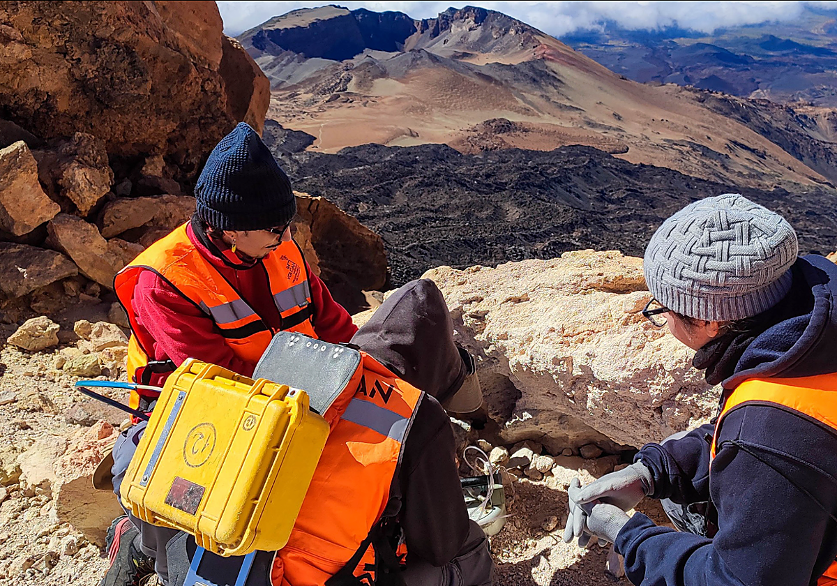 Foto de  archivo de trabajos del Involcán en el cráter del Teide