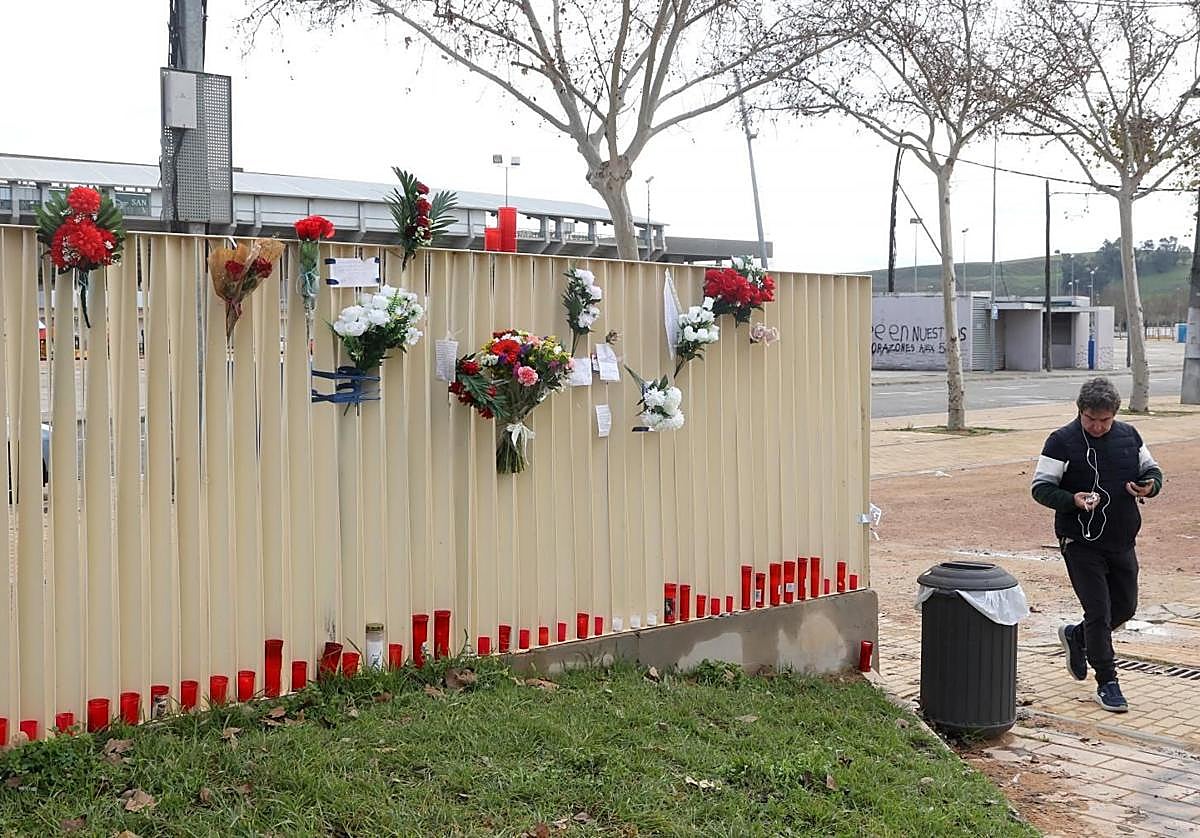 Flores en el lugar en el que se produjo el crimen