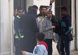 La izquierda y Vox usan a los menas de combustible contra la gestión de Ayuso