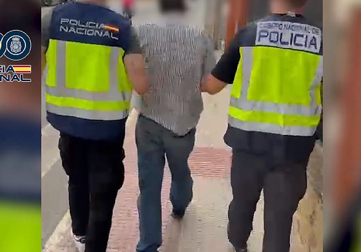 Agentes detienen al conductor de carretera que contactó con una menor