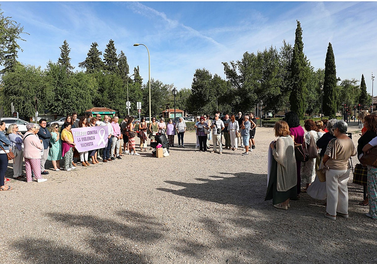La concentración se ha celebrado este martes en el Paseo de Sisebuto