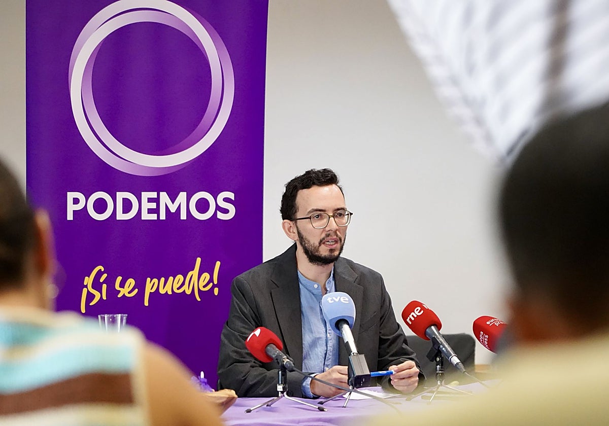 El coordinador de Podemos en Castilla y León, Miguel Ángel Llamas, ofrece detalles de la denuncia presentada por su partido ante la Fiscalía contra la Junta de Castilla y León por su actuación en materia de incendios forestales