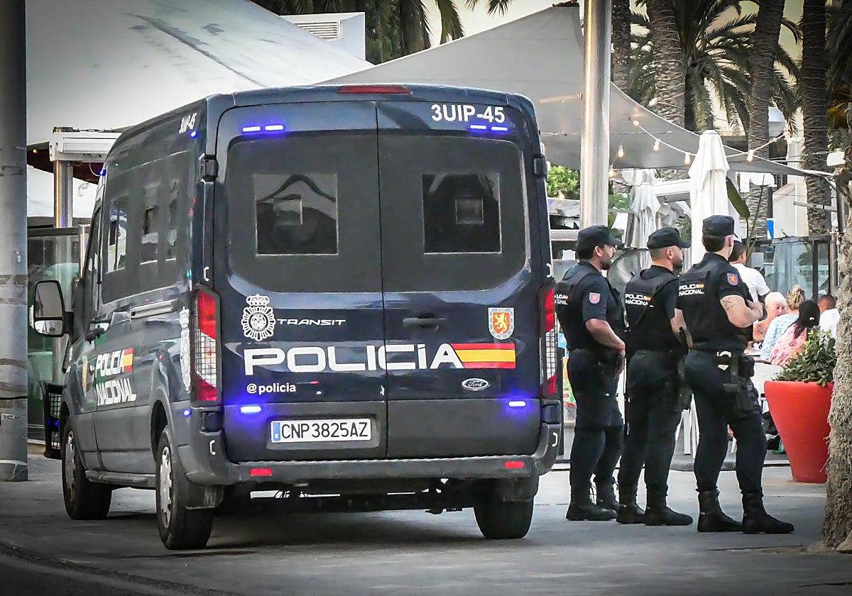 Agentes de Policía en una operación