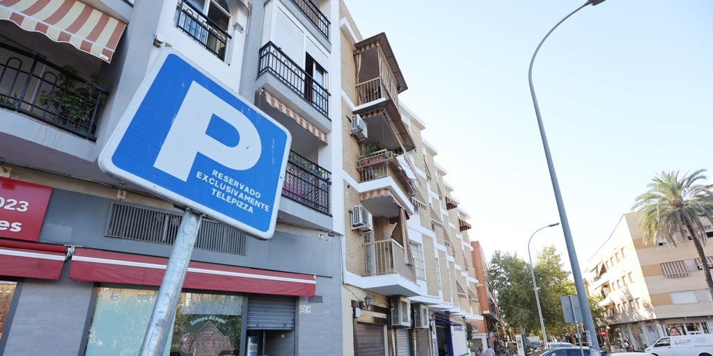 Investiga la brutal agresión a un hombre que apareció inconsciente con un fuerte golpe en la cabeza ante un pub en Córdoba