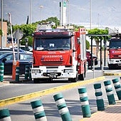 Un hombre intenta matar a su mujer incendiando su propia vivienda en Roquetas de Mar