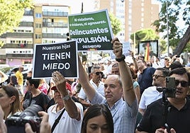 La Policía Nacional identificó a ocho personas que «lideraban» la concentración de Vox frente al centro de menas de Hortaleza