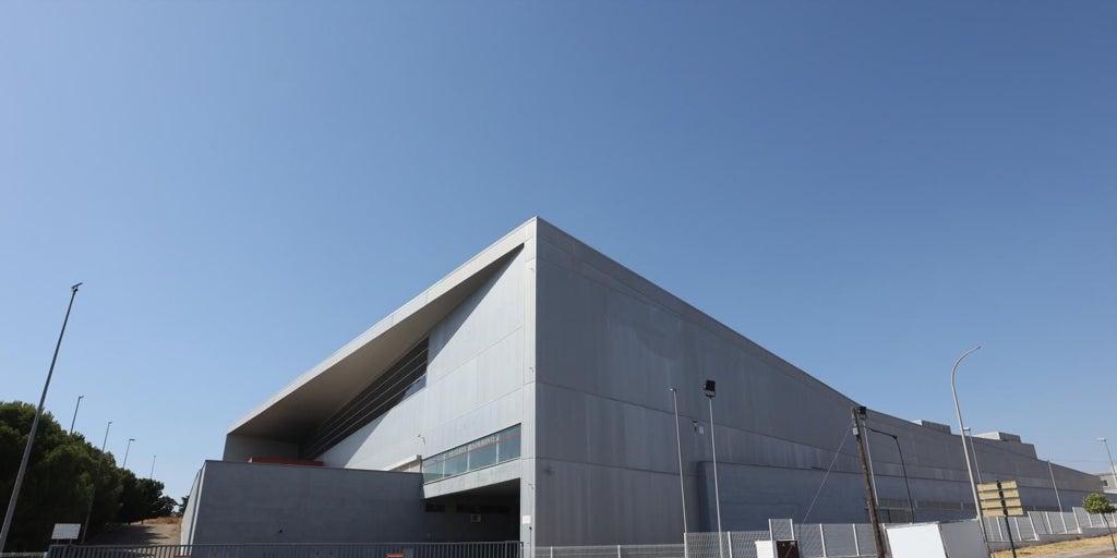 Muere un trabajador al caer desde una altura de 8 metros en una nave industrial en Torre Pacheco