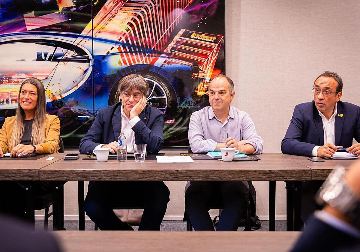 Puigdemont, reunido con la cúpula de Junts.