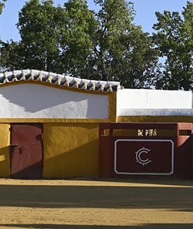 Imagen secundaria 2 - En la finca Fuen la Higuera, en 1924, se levantó un cortijo alrededor de un lugar donde los árabes extraían minerales. Es la confluencia entre Hornachuelos y Palma del Río, la propia Vega del Guadalquivir y las estribaciones iniciales de Sierra Morena.