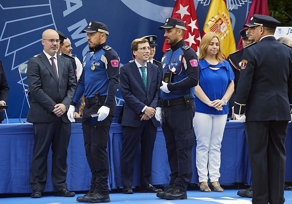 Entrega de medallas y distinciones y desfile de unidades de la Policía Municipal, en 2023