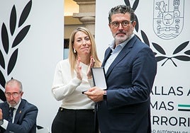 Julián Quirós recibe la Medalla a la Defensa de las Víctimas del Terrorismo de Extremadura