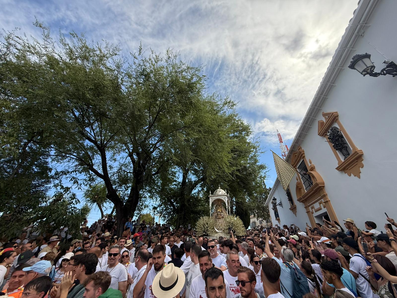 La emocionante &#039;Bajá&#039; de la Virgen de la Sierra de Cabra, en imágenes