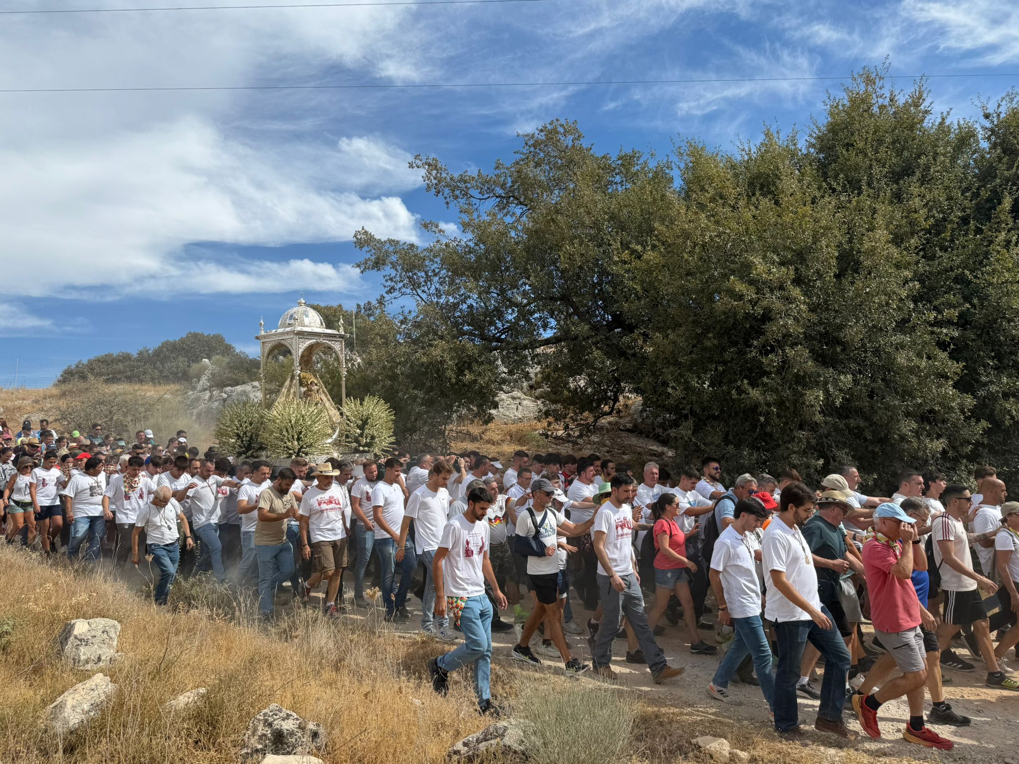 La emocionante &#039;Bajá&#039; de la Virgen de la Sierra de Cabra, en imágenes