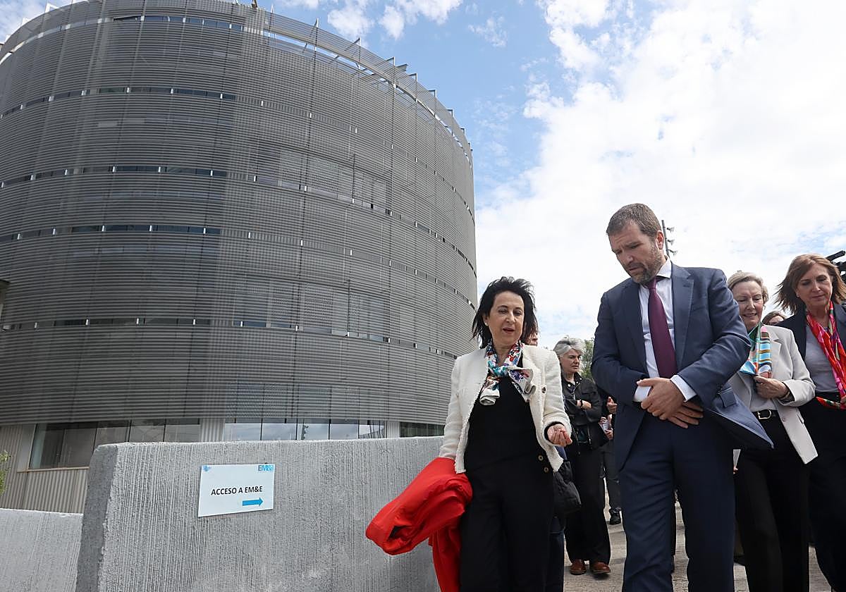 La ministra de Defensa, en su visita a las insalaciones de Escribano en Córdoba en abril