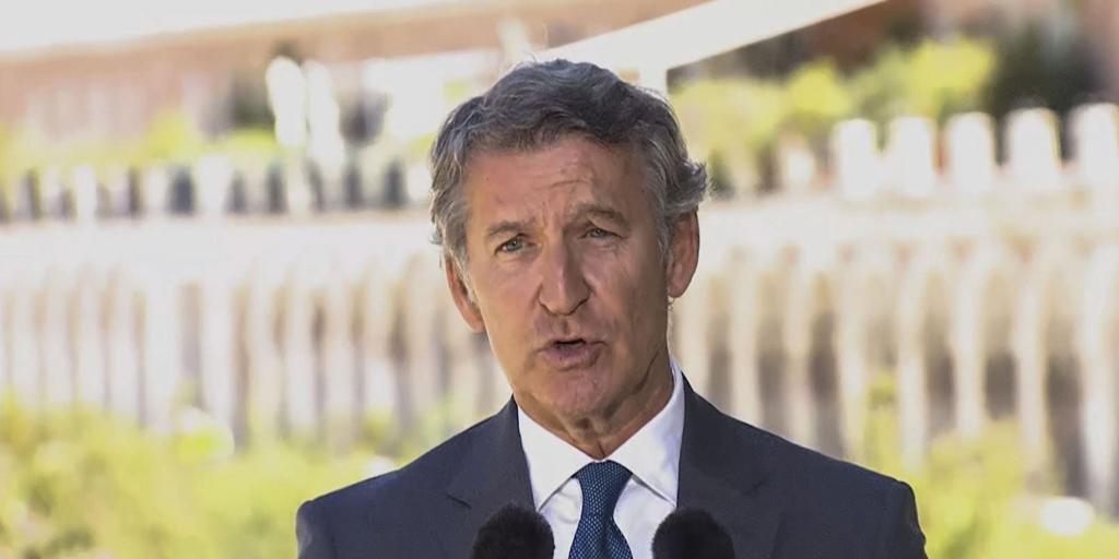 El Gobierno utiliza la figura del Rey para criticar la ausencia de Feijóo
