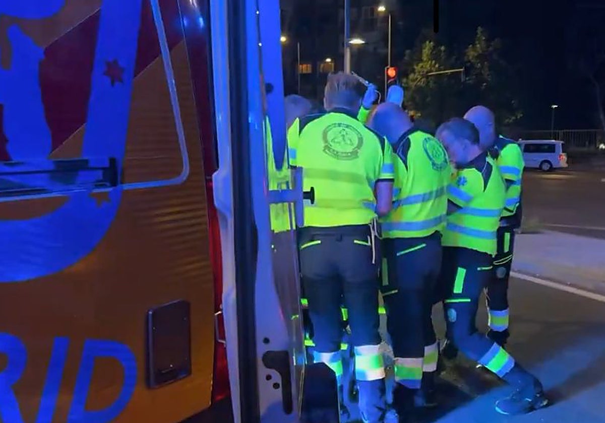 Sanitarios de Samur-PC en el lugar del accidente