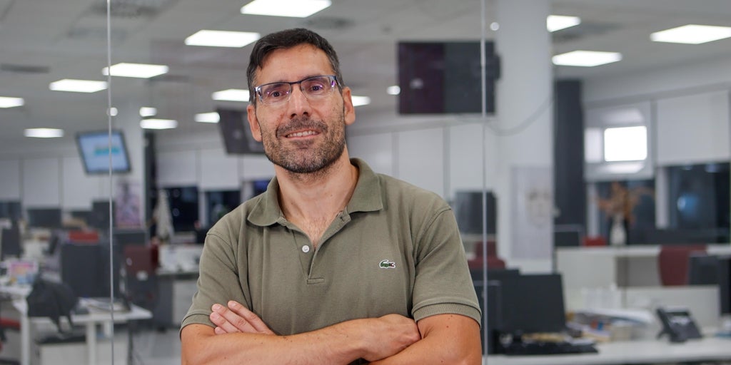Antonio R. Vega: «Los andaluces no pueden seguir pagando el sueldo de empleados de la Junta sin titulación»