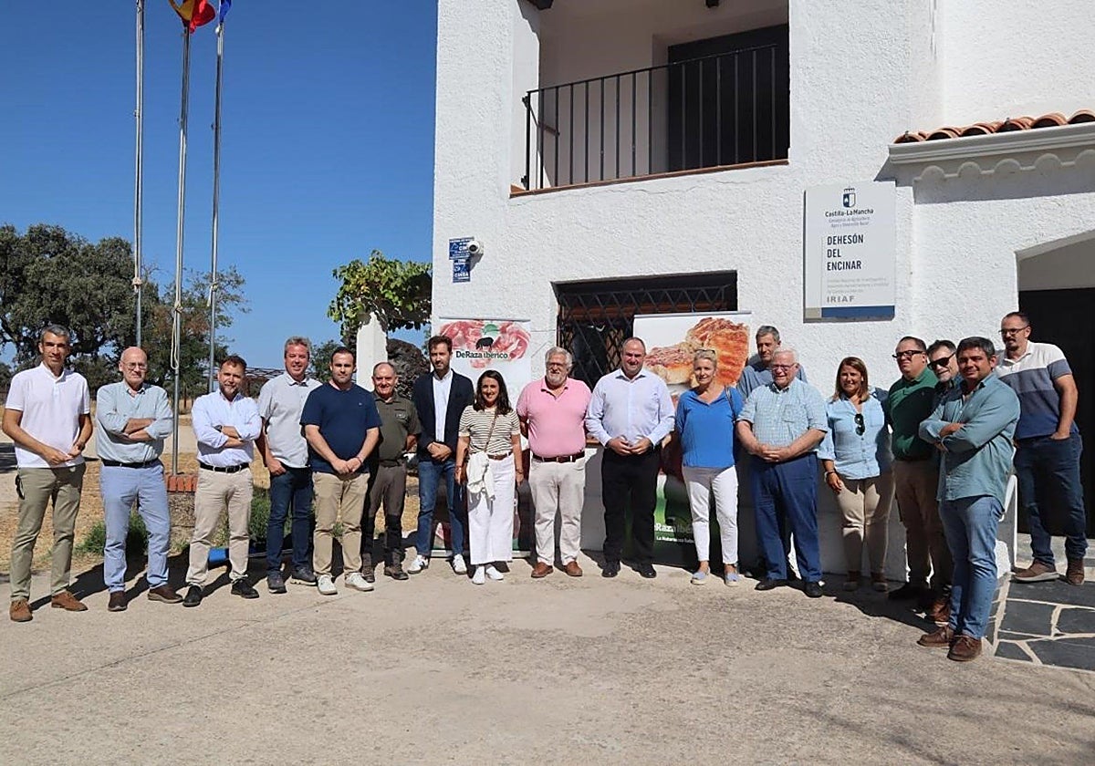 La empresa talaverana DeRaza ibérico gestionará el Centro de Investigación Agropecuaria Dehesón del Encinar