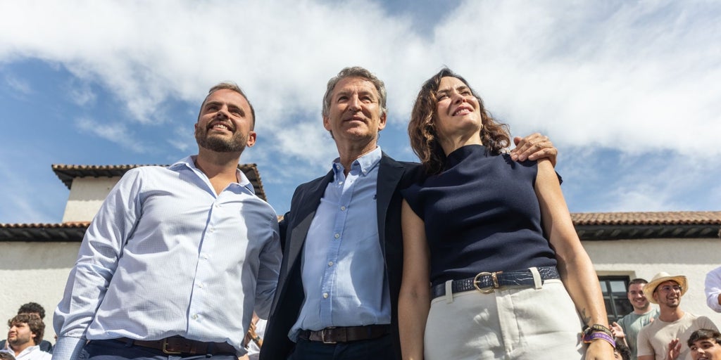 Feijóo insiste en su plante: «Me alegro de no estar allí. Es Sánchez quien falla al Rey»