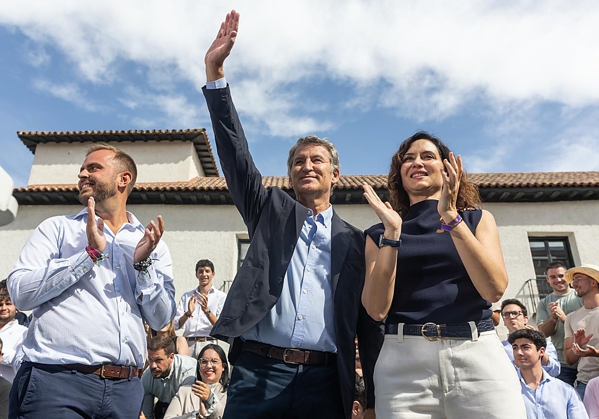 Isabel Díaz Ayuso, con Alberto Núñez Feijóo y Alberto Escribano