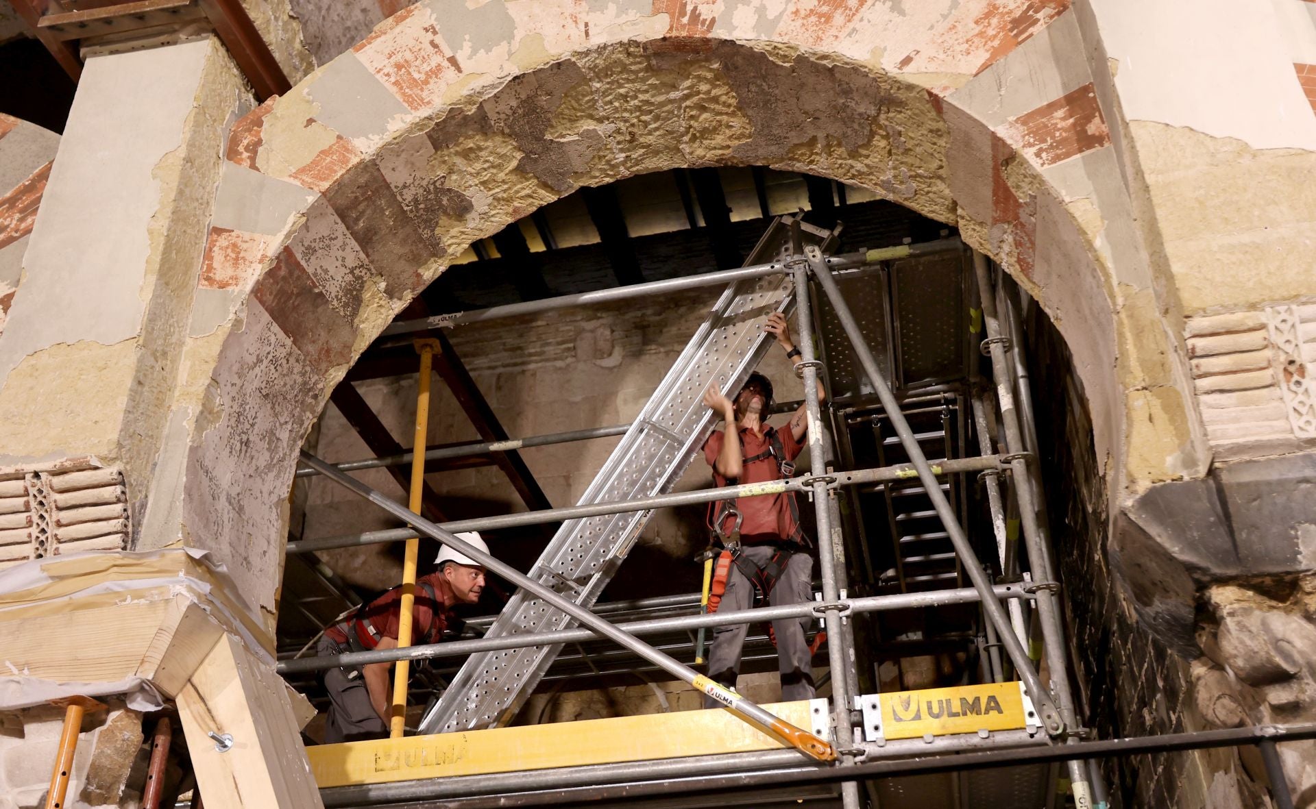 La Mezquita-Catedral de Córdoba un mes después del incendio, en imágenes