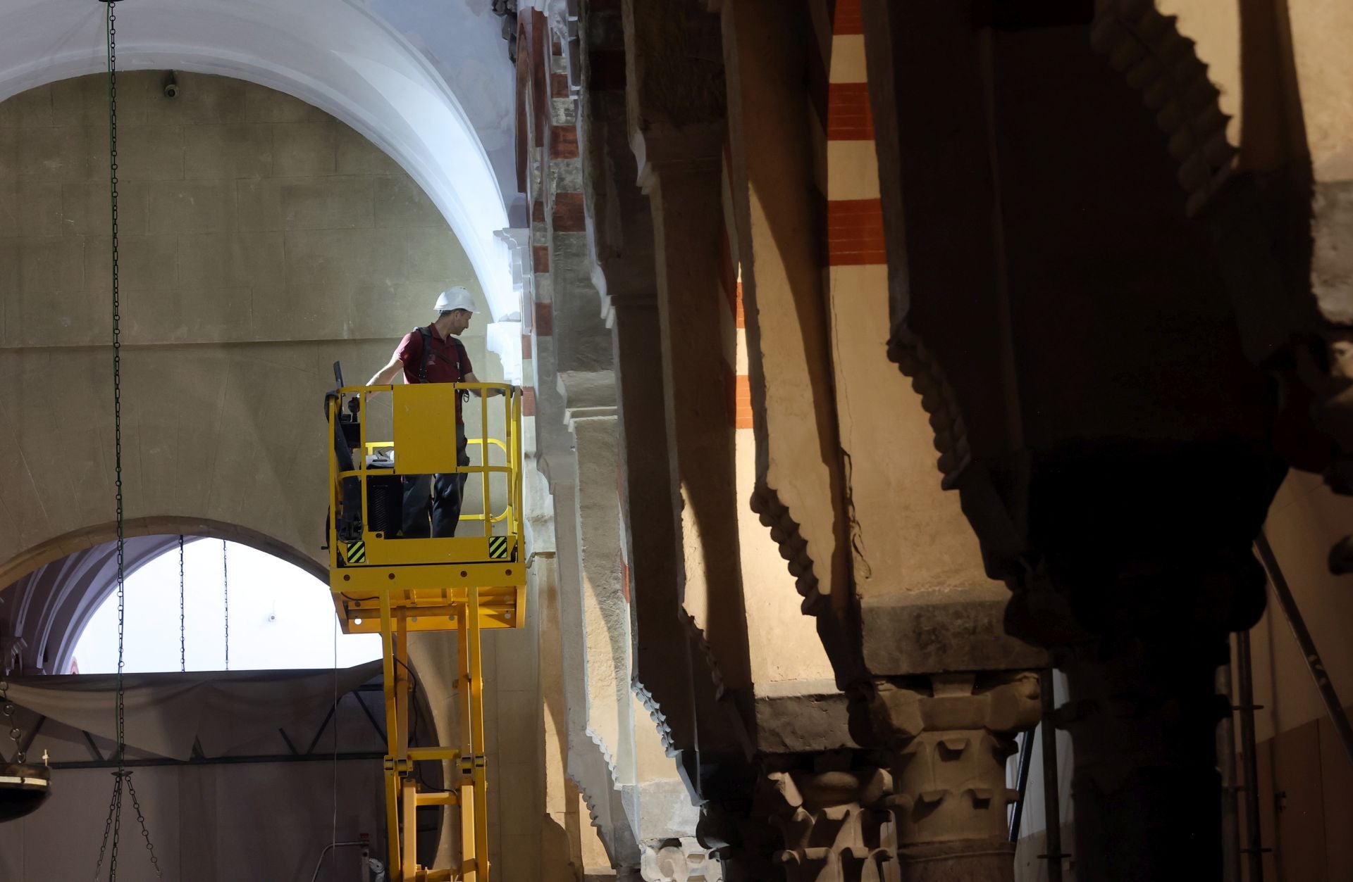 La Mezquita-Catedral de Córdoba un mes después del incendio, en imágenes