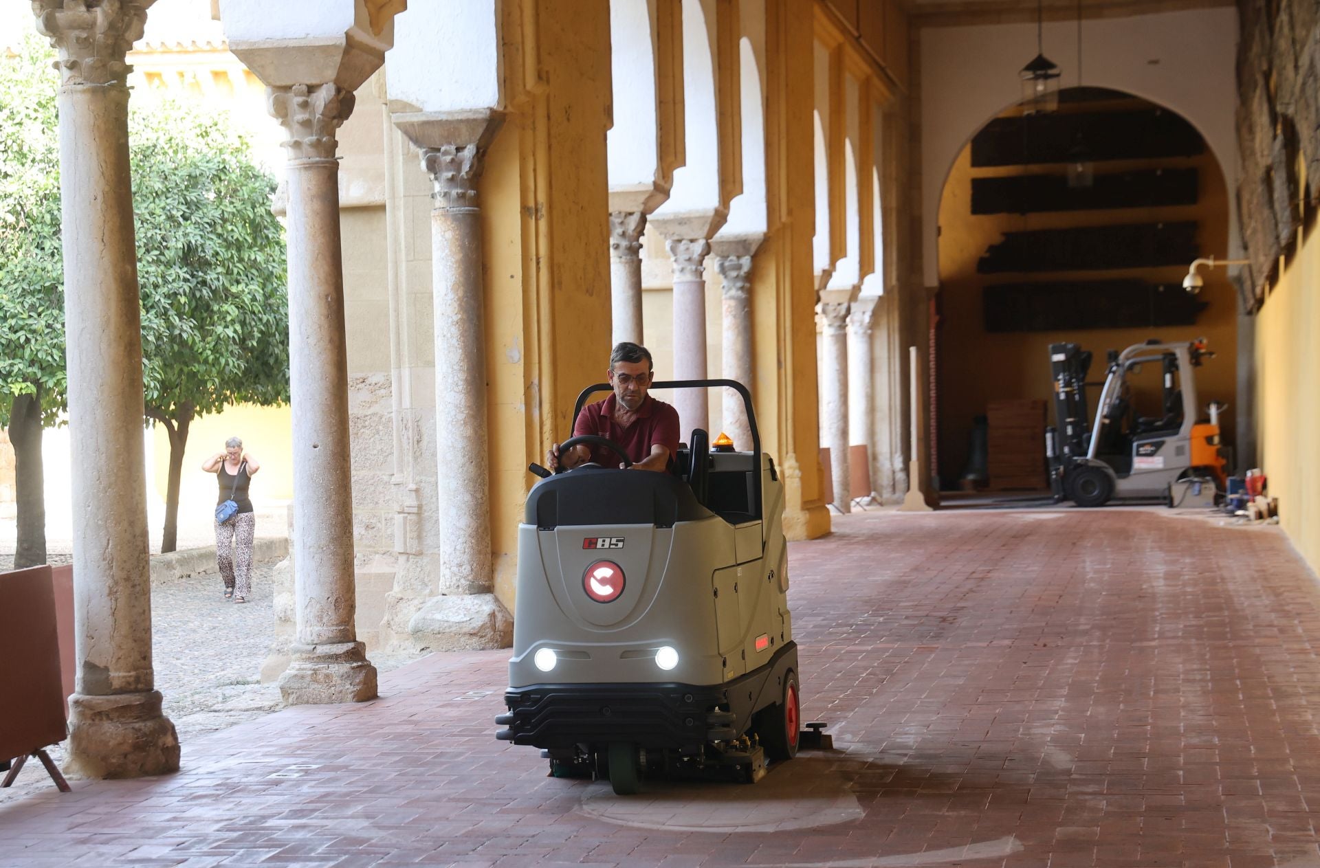 La Mezquita-Catedral de Córdoba un mes después del incendio, en imágenes