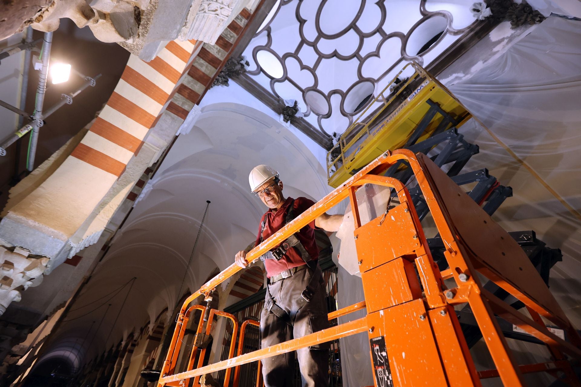 La Mezquita-Catedral de Córdoba un mes después del incendio, en imágenes