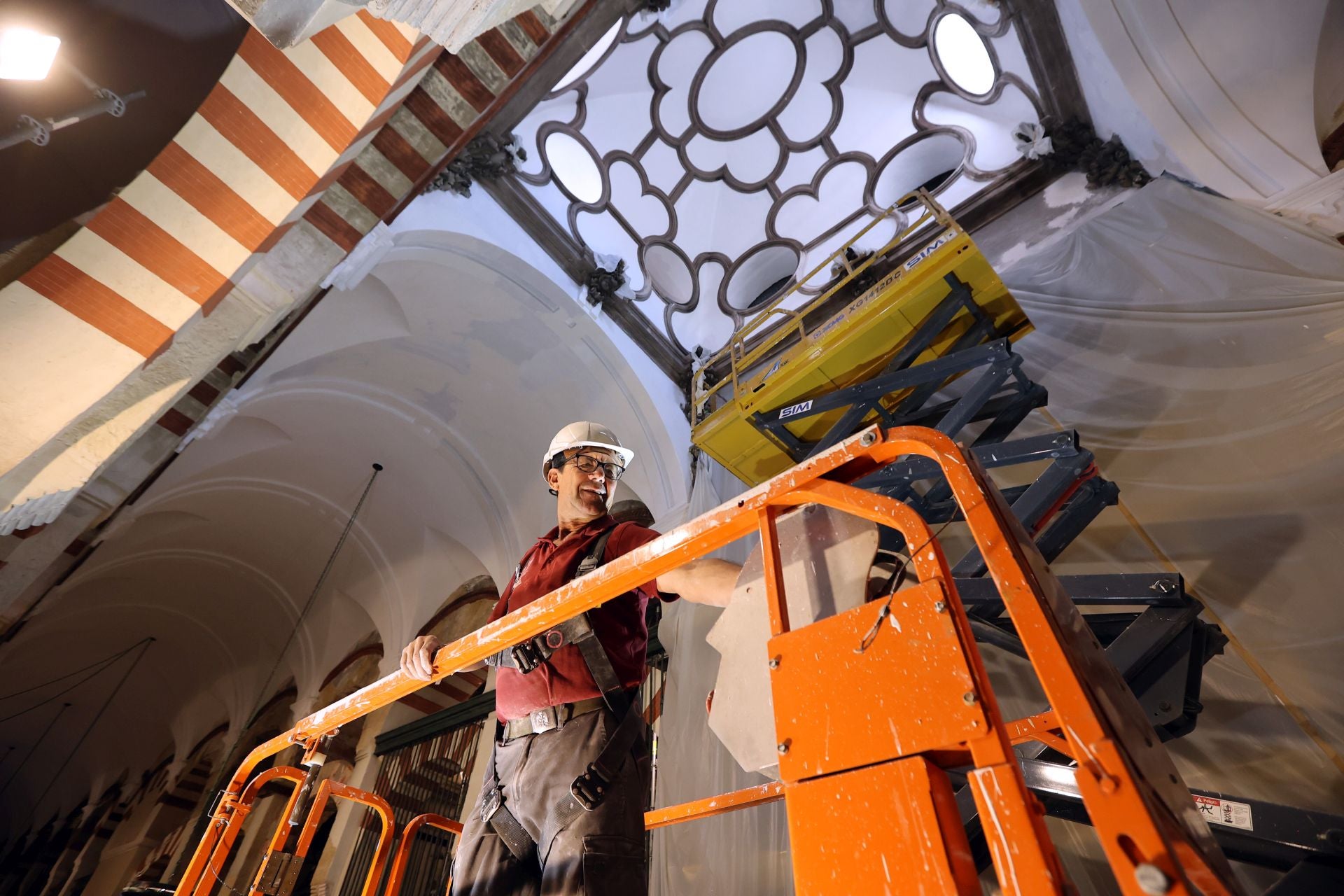 La Mezquita-Catedral de Córdoba un mes después del incendio, en imágenes